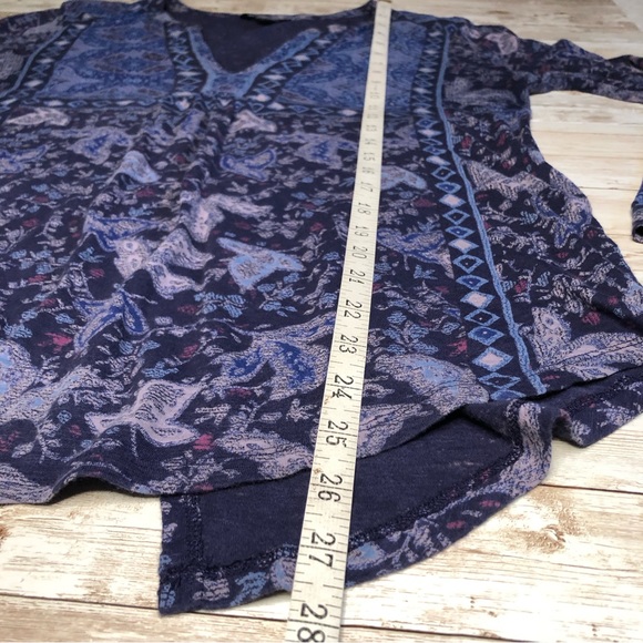 “Lucky Brand” notch collar, 3/4 sleeve navy & lt. blue print top - size M - Picture 9 of 12